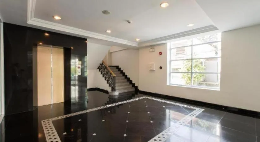 Romance Hotel Srinakarin