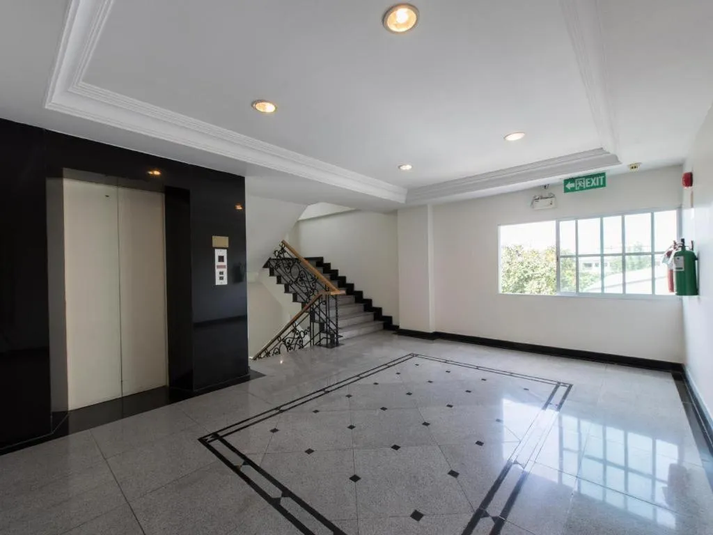 Romance Hotel Srinakarin