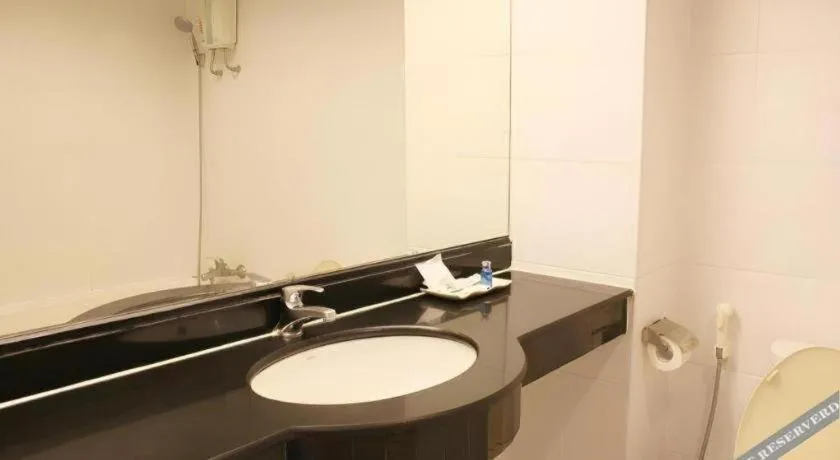 Romance Hotel Srinakarin