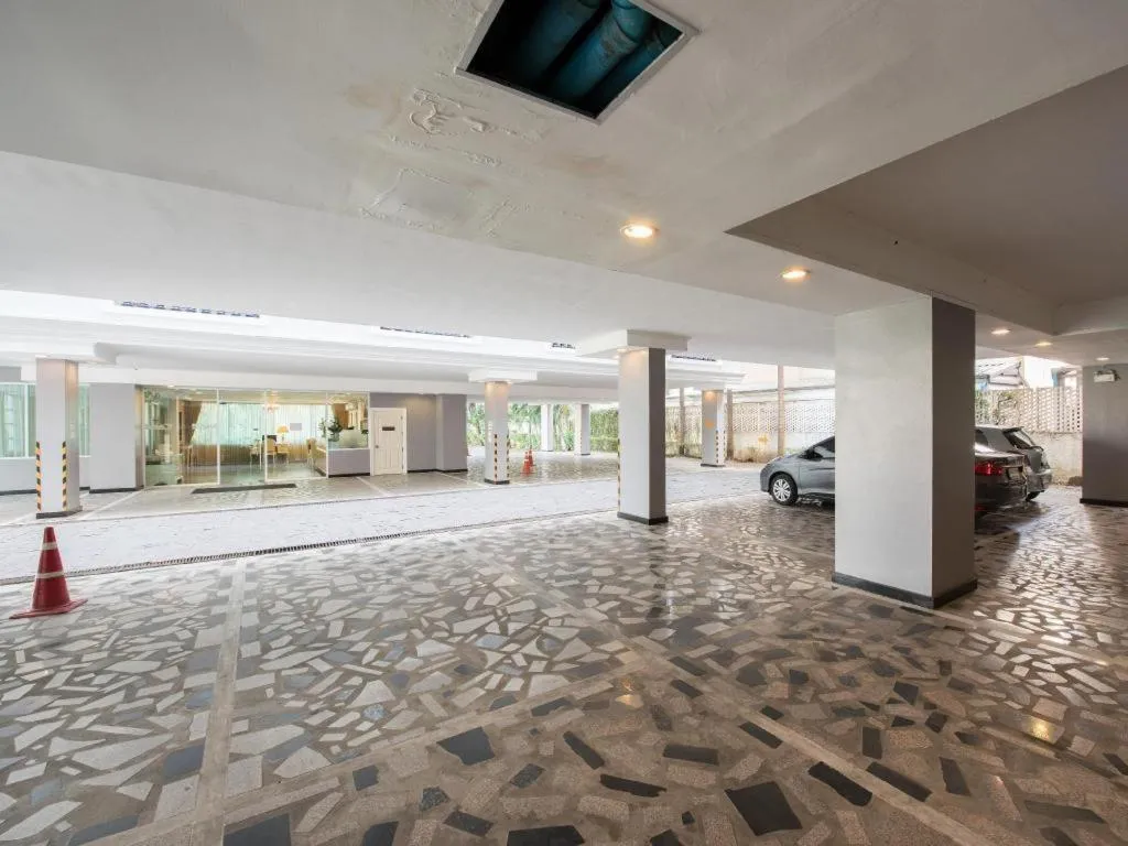 Romance Hotel Srinakarin