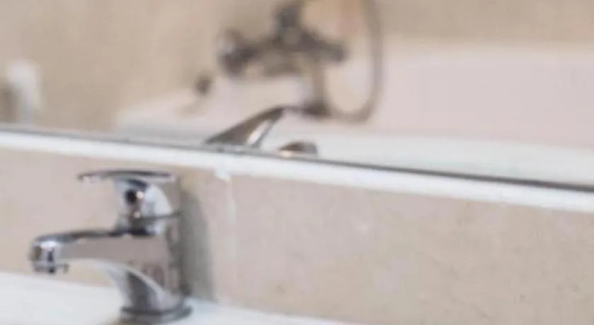 Romance Hotel Srinakarin