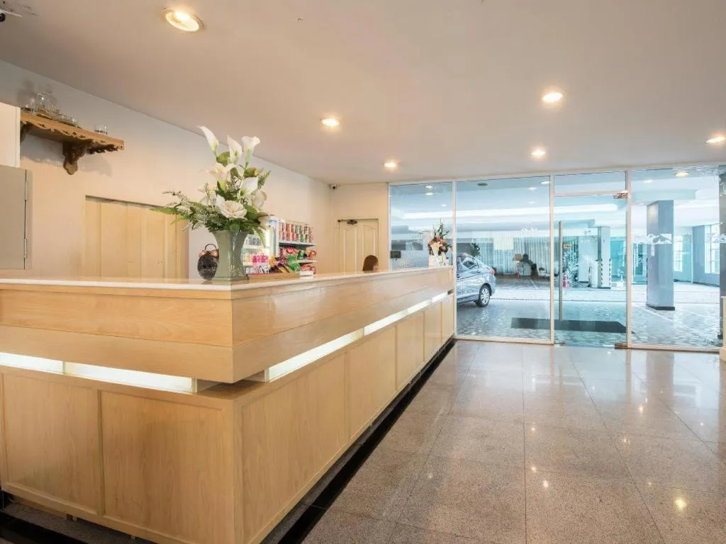 Romance Hotel Srinakarin