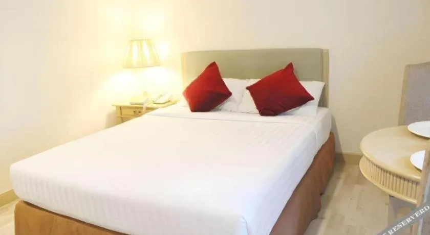 Bed in Romance Hotel Srinakarin