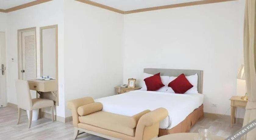 Bed in Romance Hotel Srinakarin