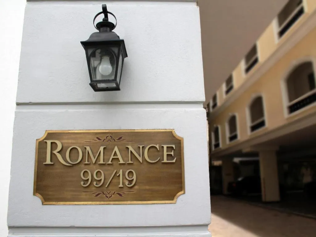 Romance Hotel Srinakarin