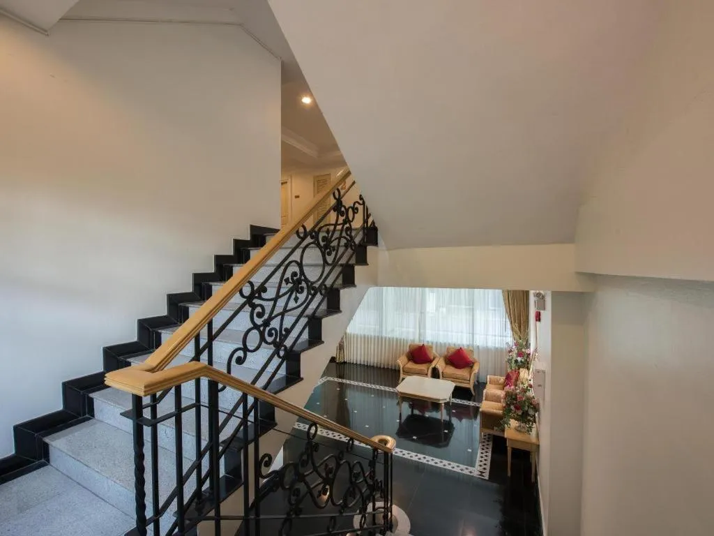 Romance Hotel Srinakarin