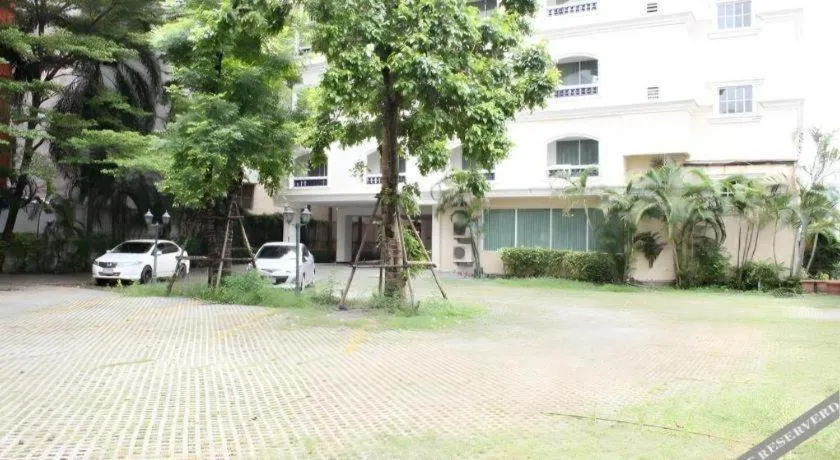 Romance Hotel Srinakarin