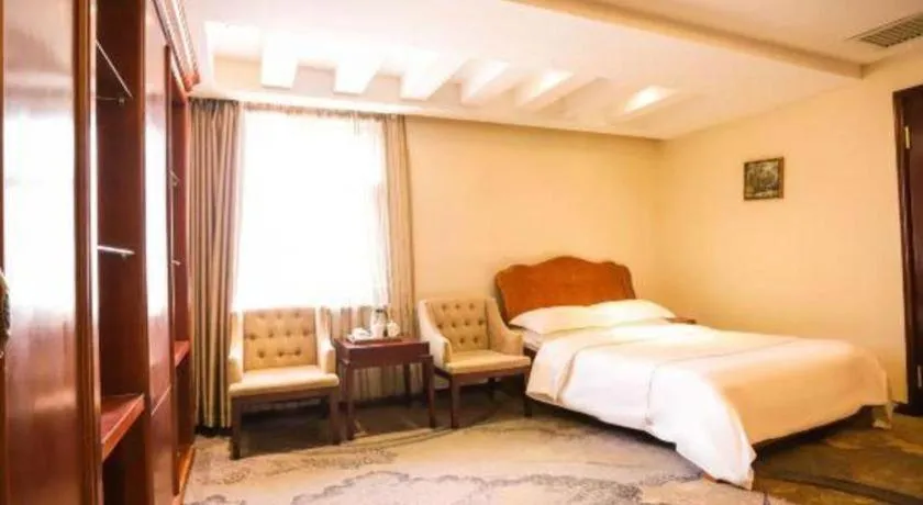 Bed in Changchun Global Hotel