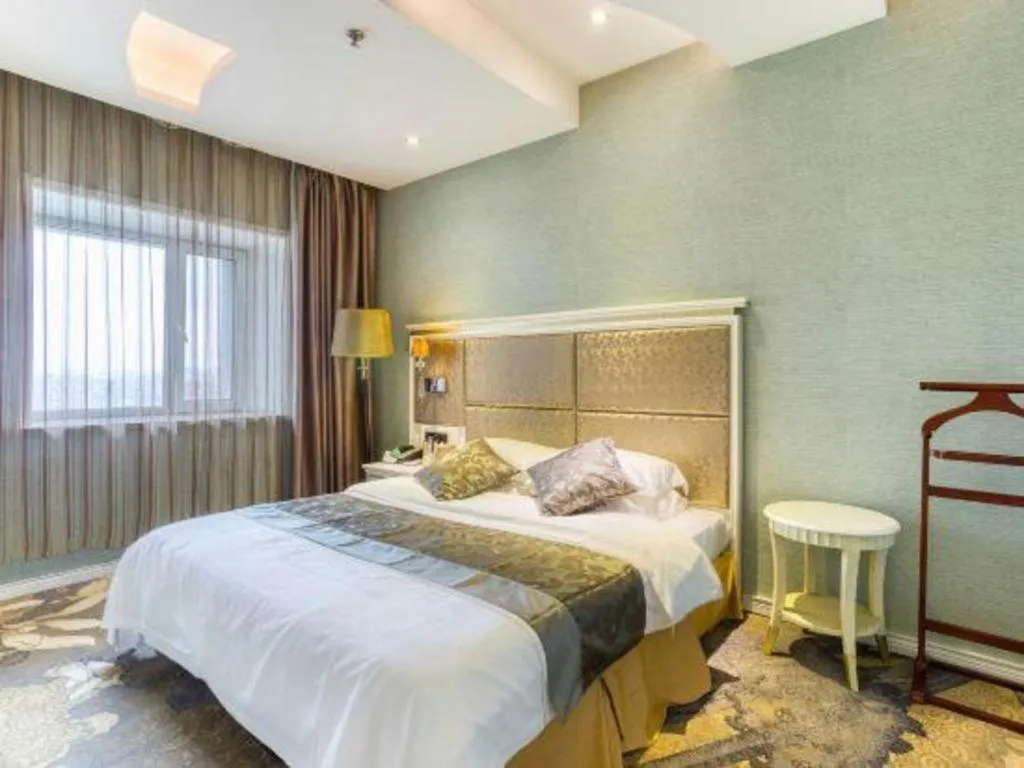 Bed in Changchun Global Hotel