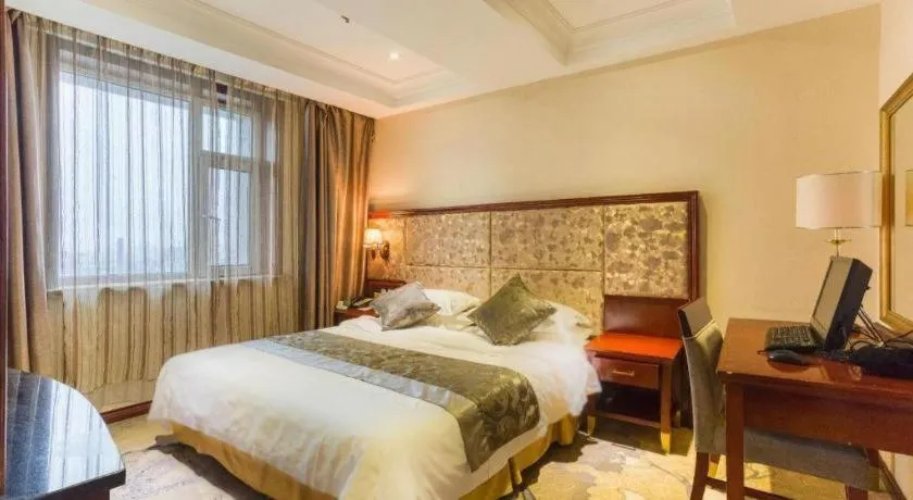 Bed in Changchun Global Hotel