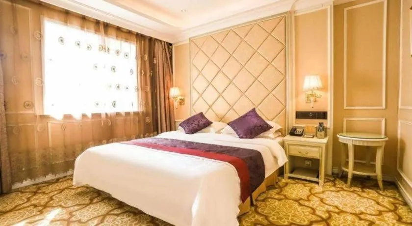 Bed in Changchun Global Hotel