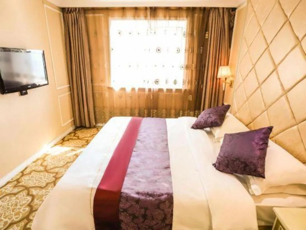 Bed in Changchun Global Hotel