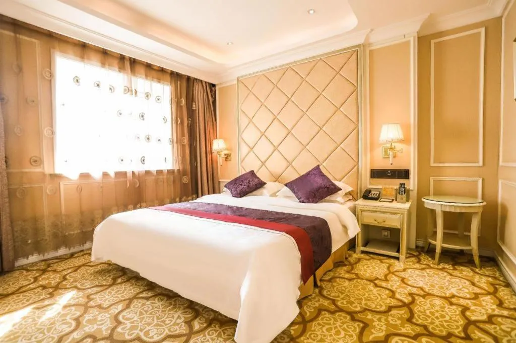 Bed in Changchun Global Hotel