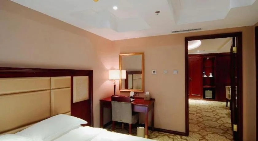 Bed in Changchun Global Hotel