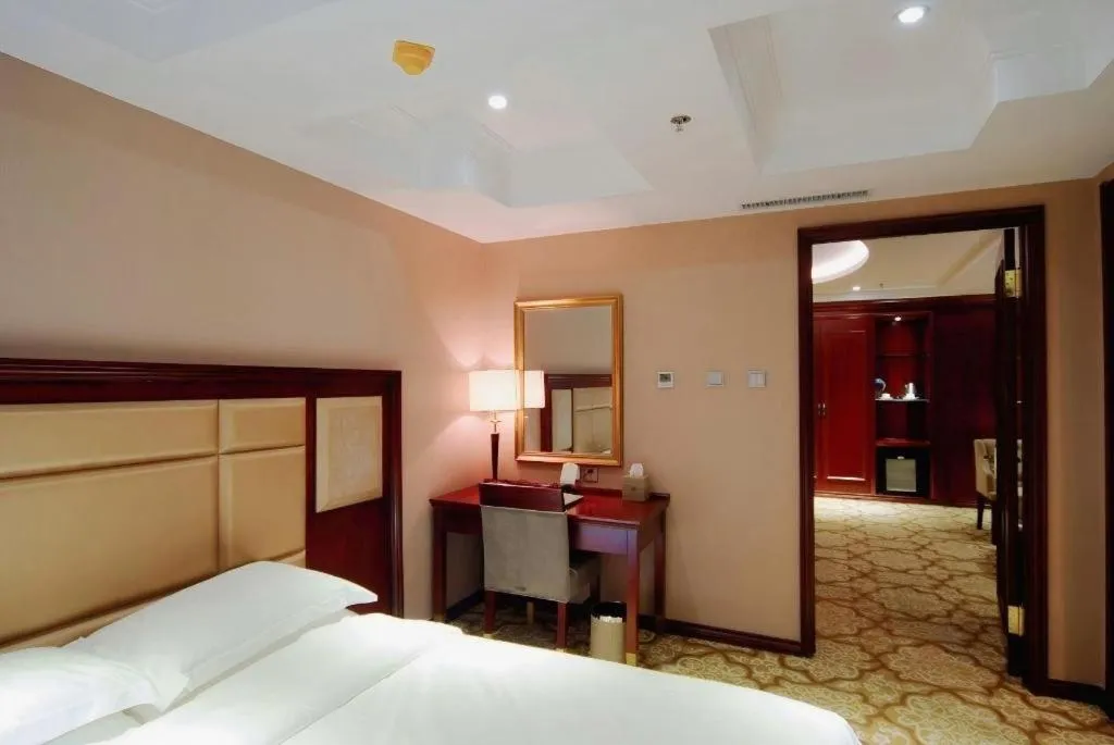 Bed in Changchun Global Hotel