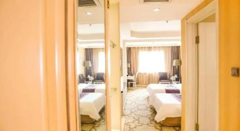 Bed in Changchun Global Hotel