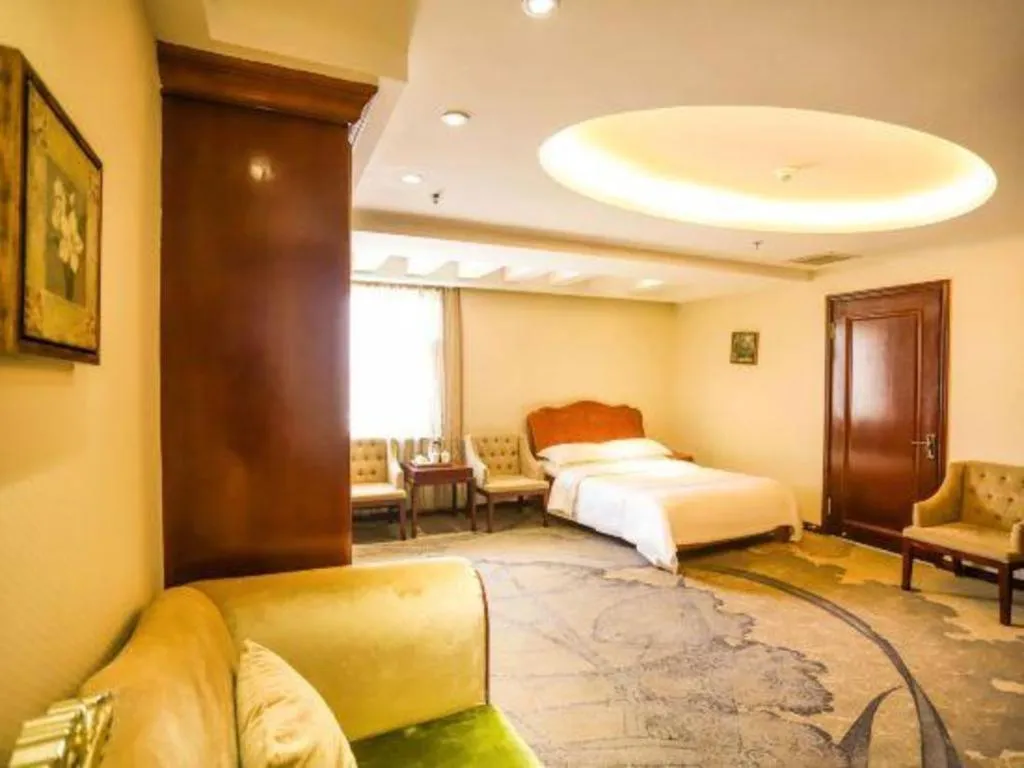 Bed in Changchun Global Hotel