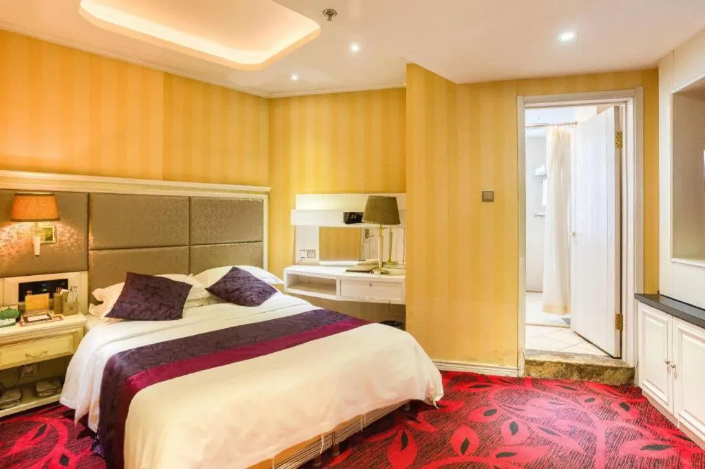 Bed in Changchun Global Hotel