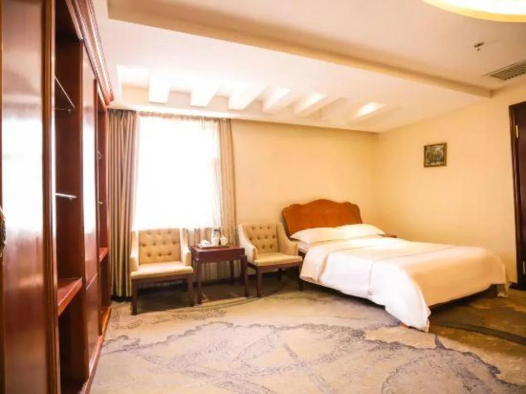 Bed in Changchun Global Hotel