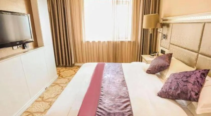 Bed in Changchun Global Hotel