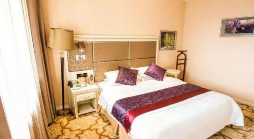 Bed in Changchun Global Hotel