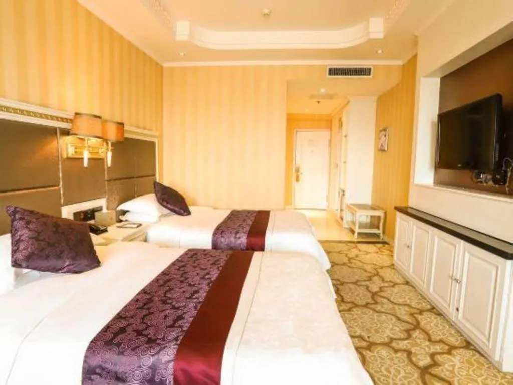Bed in Changchun Global Hotel