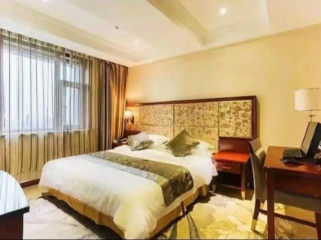 Bed in Changchun Global Hotel