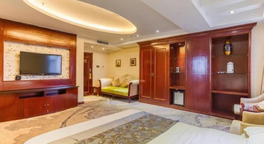 Bed in Changchun Global Hotel