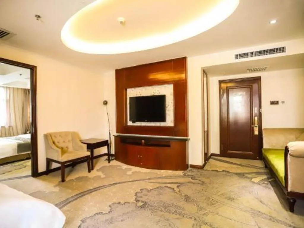 Bed in Changchun Global Hotel