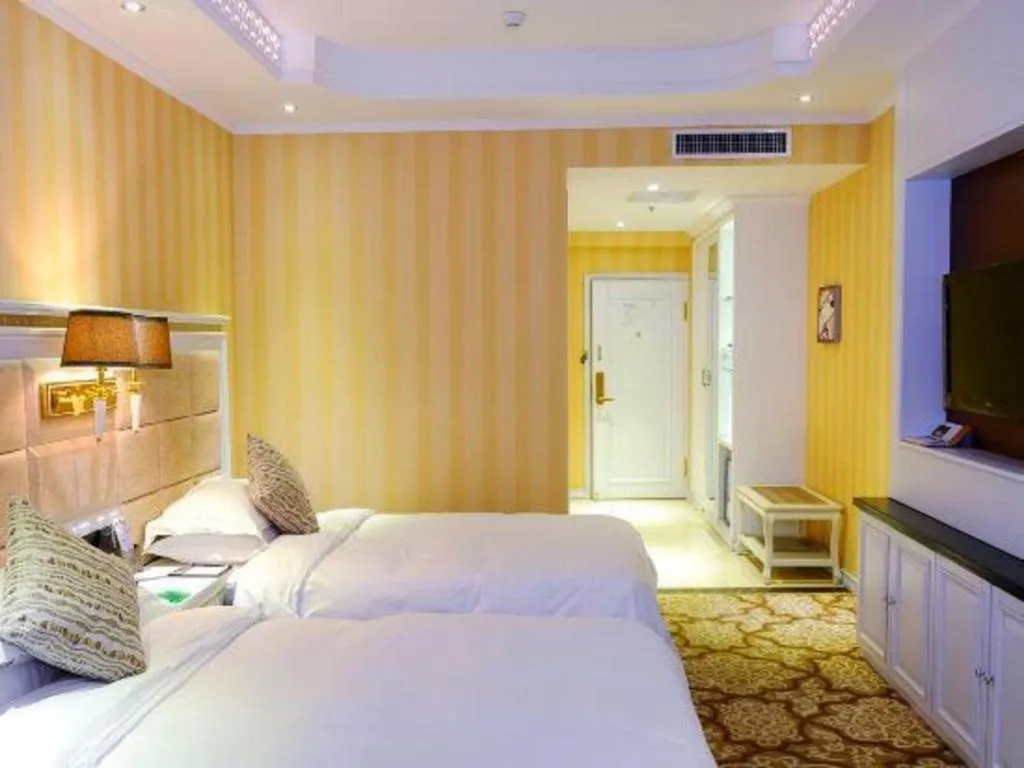 Bed in Changchun Global Hotel