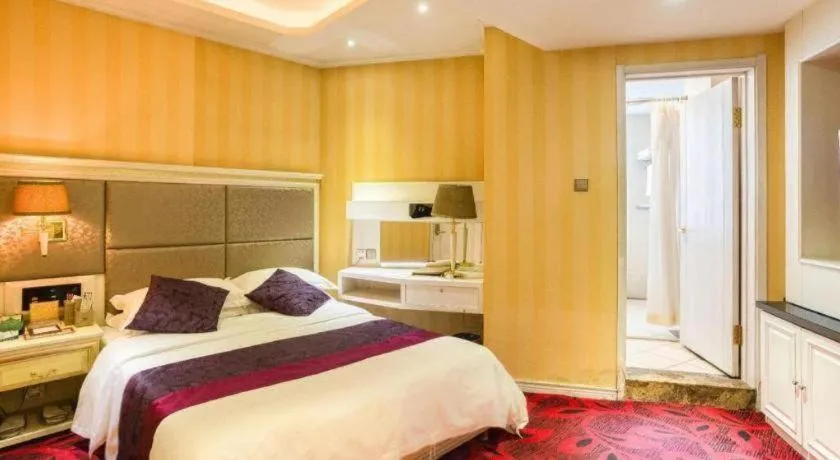 Bed in Changchun Global Hotel