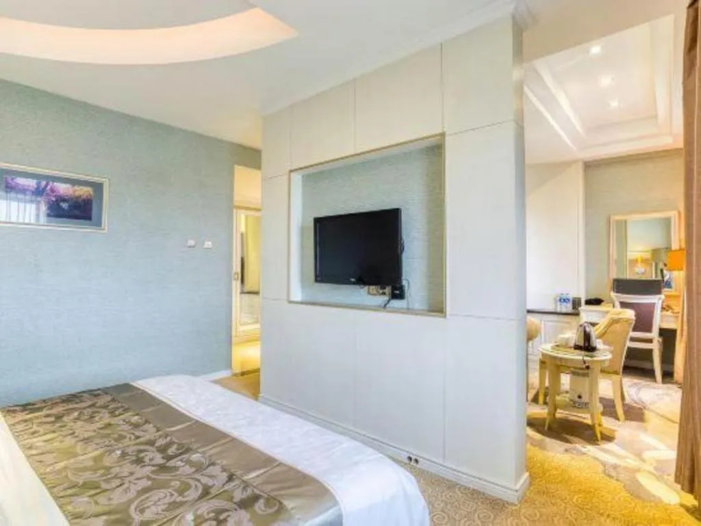 Bed in Changchun Global Hotel