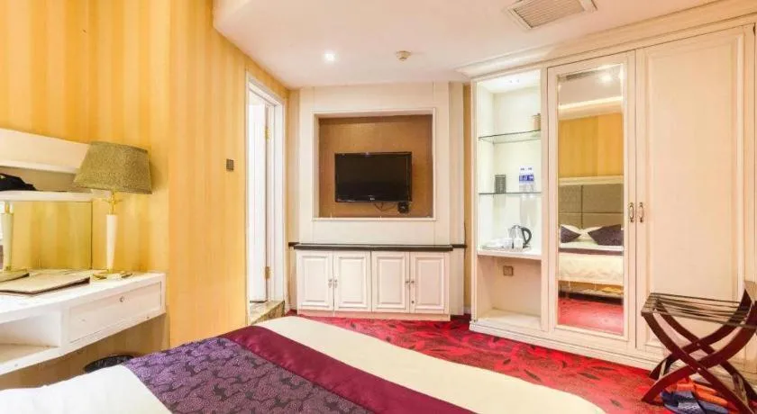 Bed in Changchun Global Hotel