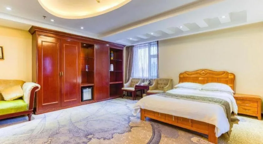 Bed in Changchun Global Hotel