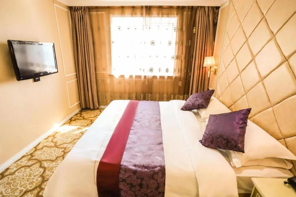 Bed in Changchun Global Hotel