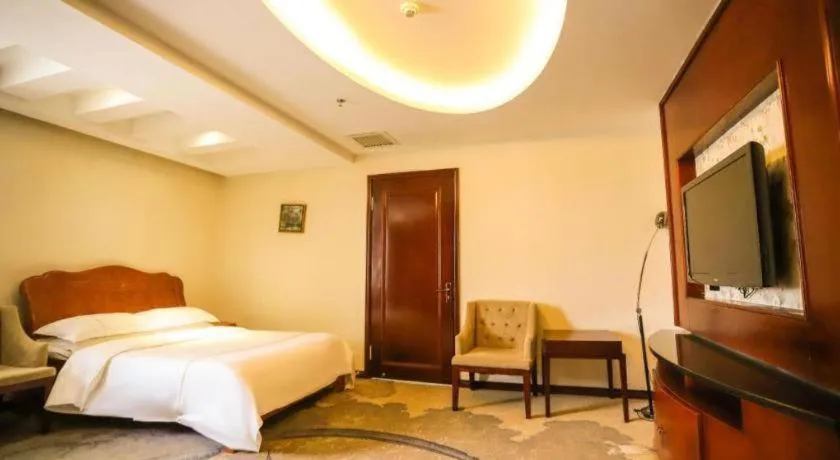 Bed in Changchun Global Hotel