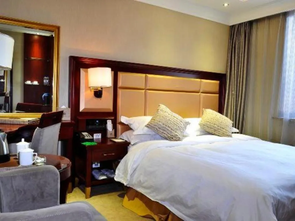 Bed in Changchun Global Hotel