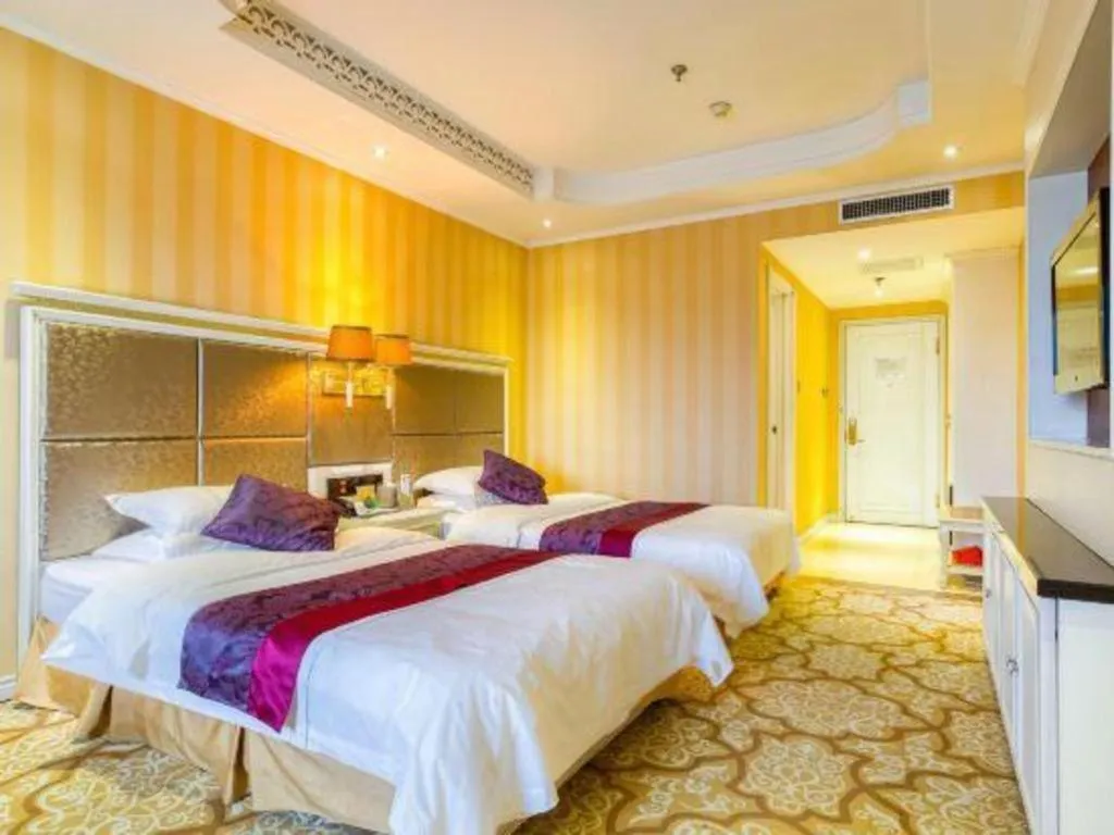 Bed in Changchun Global Hotel