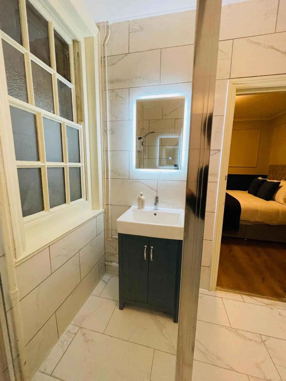 Bathroom, Bed in Eurobar & Hotel