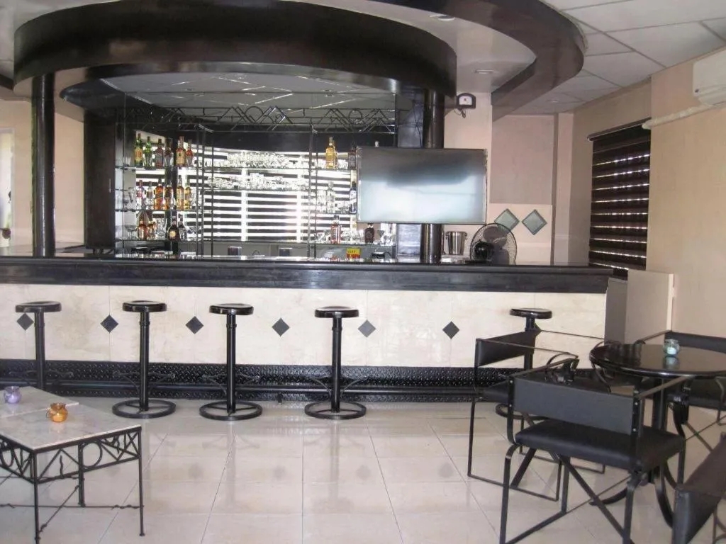 Alicia Hotel & Restaurant