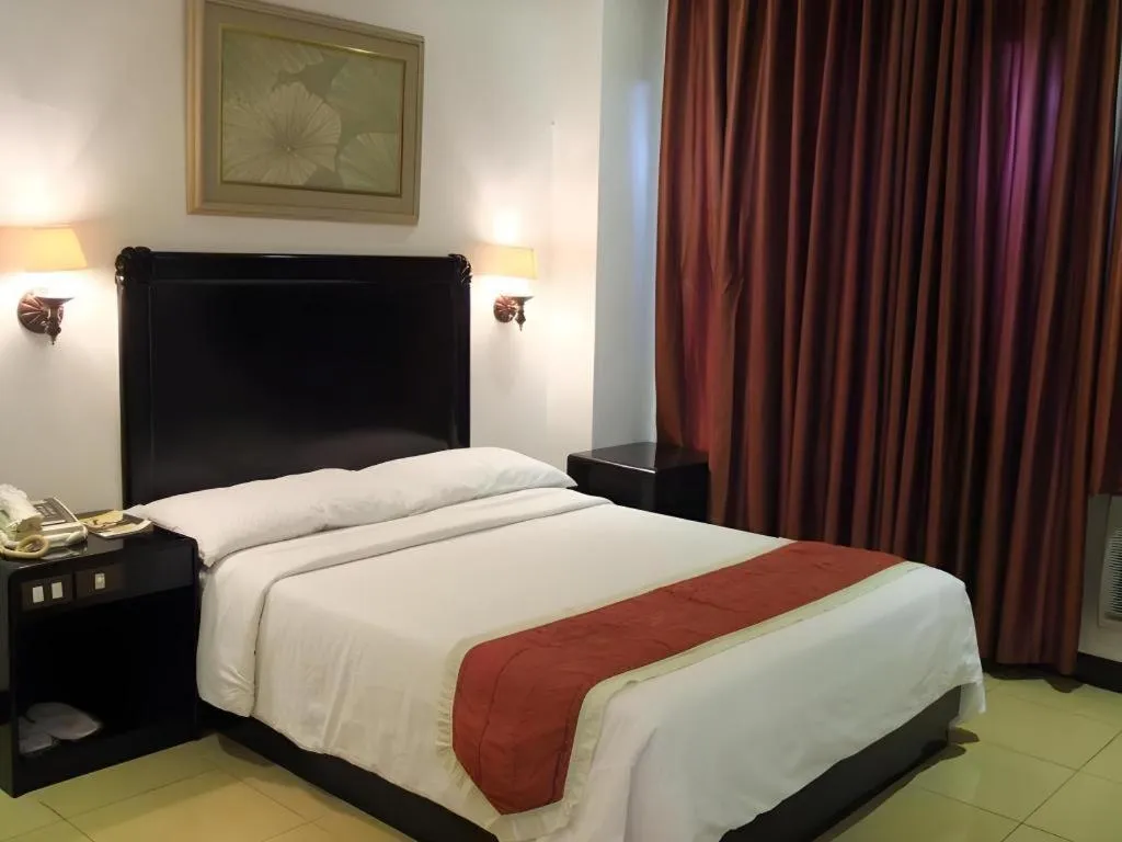 Bed in Alicia Hotel & Restaurant