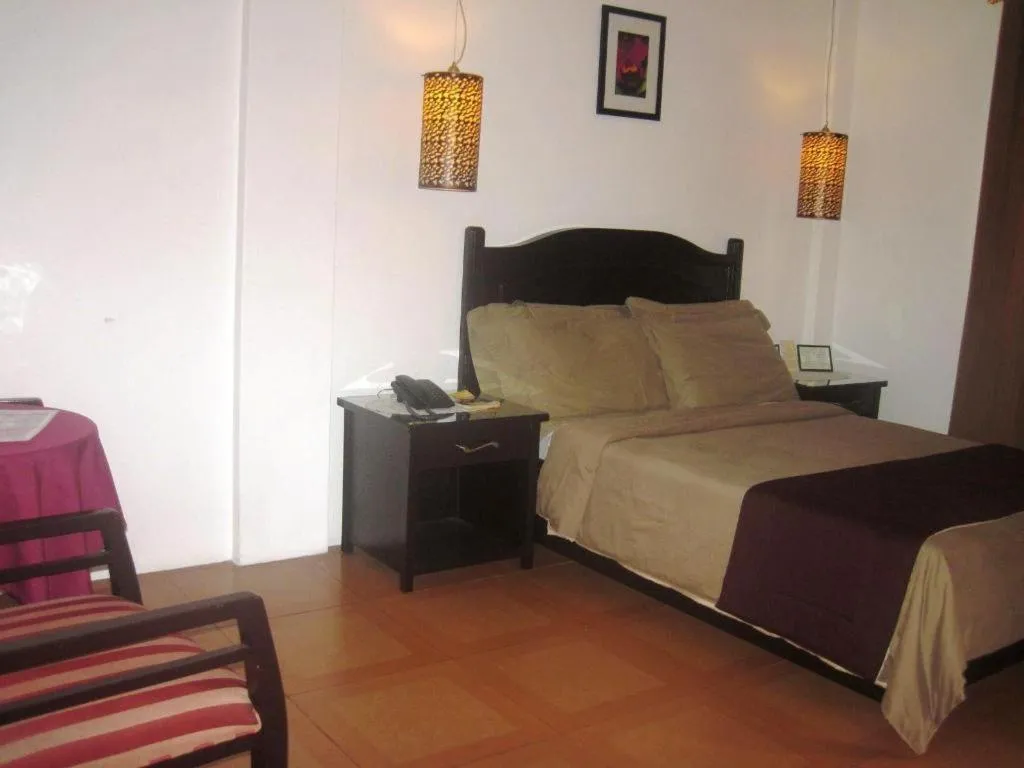 Bed in Alicia Hotel & Restaurant