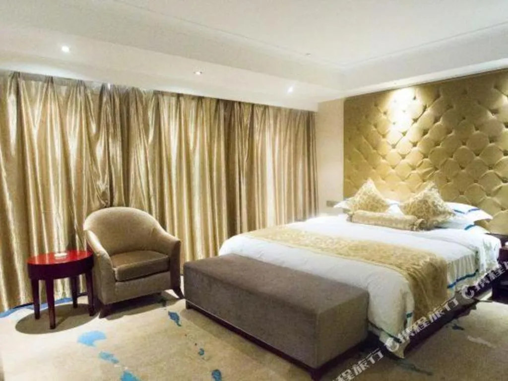 Bed in Jincheng Pacific Hotel