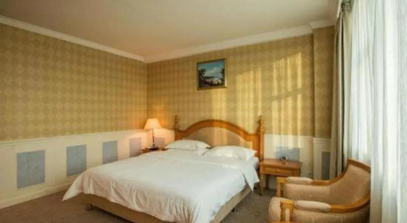 Bed in Jincheng Pacific Hotel