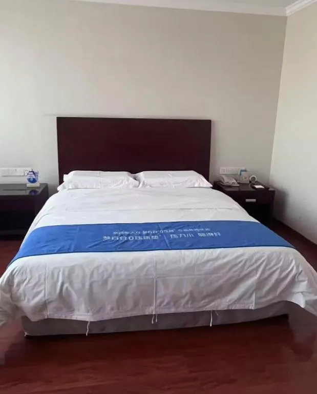 Bed in Jincheng Pacific Hotel