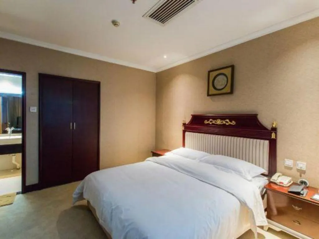 Bed in Jincheng Pacific Hotel