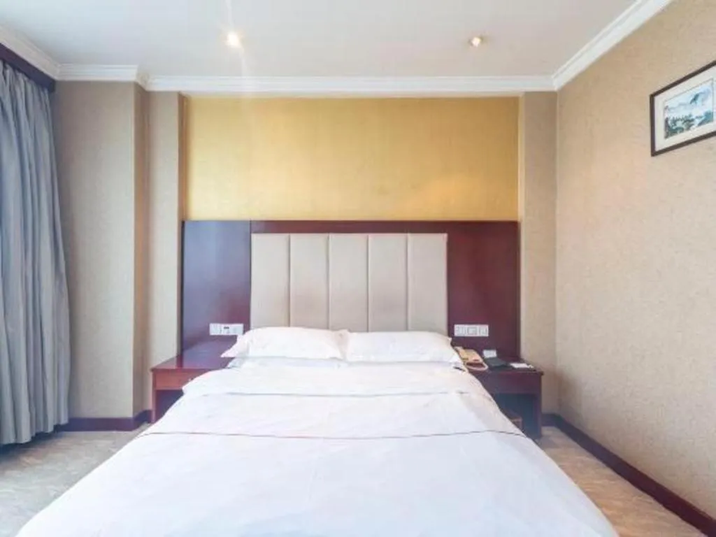 Bed in Jincheng Pacific Hotel