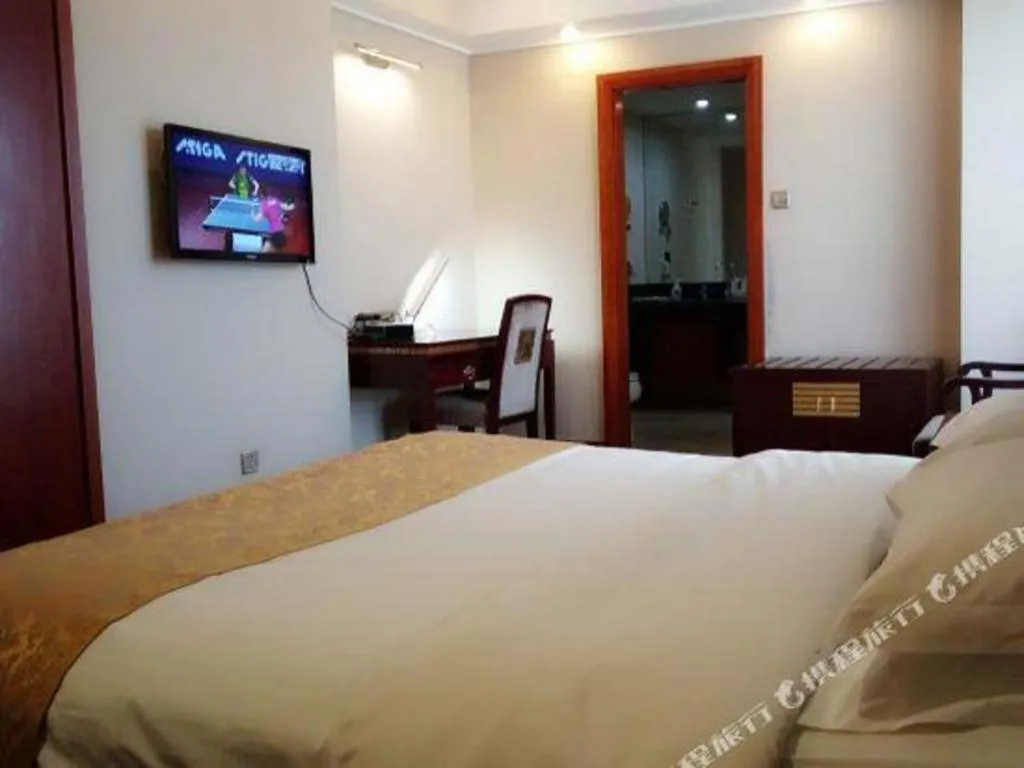 Bed in Jincheng Pacific Hotel