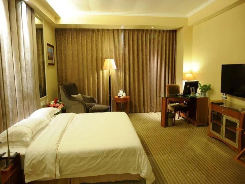 Bed in Qingdao Haidu Hotel