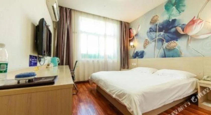 Bed in Super 8 Hotel Jinan Railway Station Square